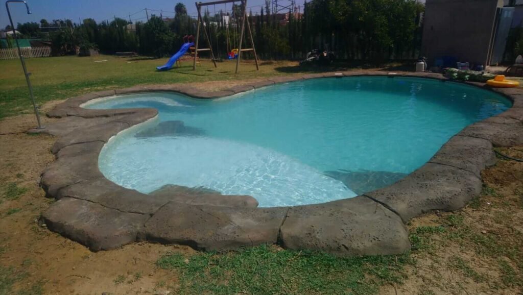 piscina con jacuzzi realizada en conil de la frontera españa