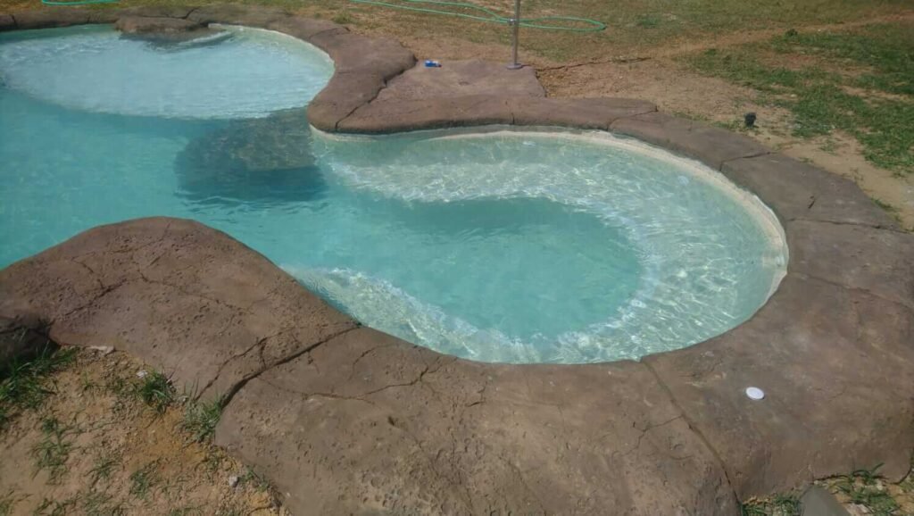 piscina con jacuzzi realizada en conil de la frontera españa