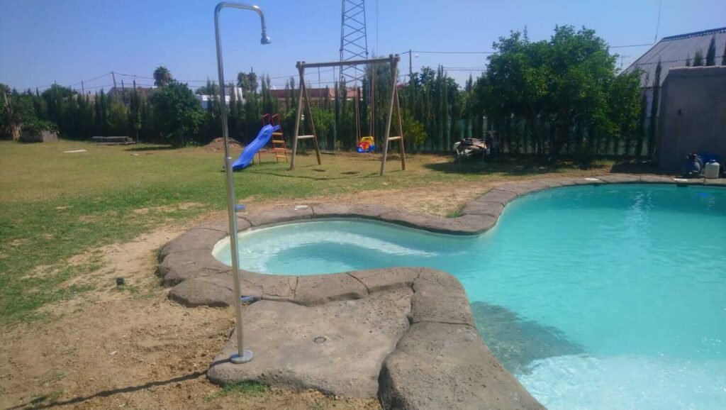 piscina con jacuzzi realizada en conil de la frontera españa